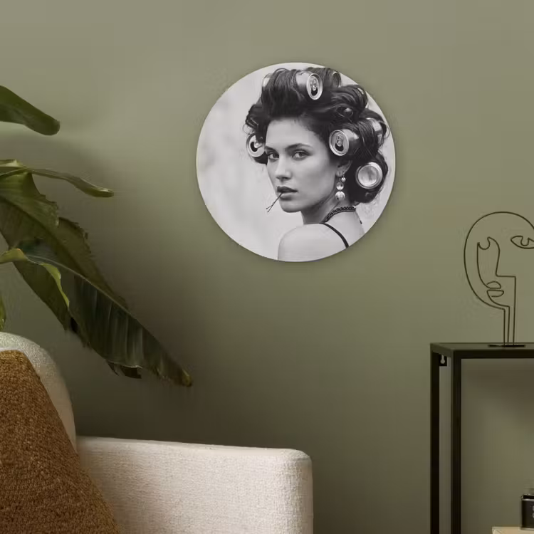 Edgy - Vrouw - Zwart - Wit Akoestische PET Vilt - Rond klein -sfeer2
