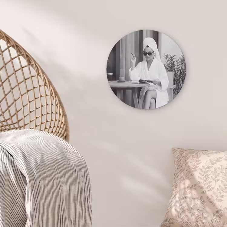 Modern - Vrouw - Zwart - Wit Akoestische PET Vilt - Rond klein -sfeer4
