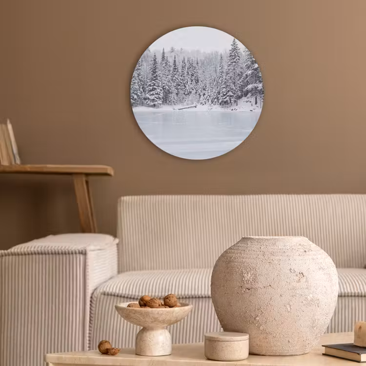 Meer - Dennen - IJs - Winter - Rustgevend Akoestische PET Vilt - Rond klein -sfeer1