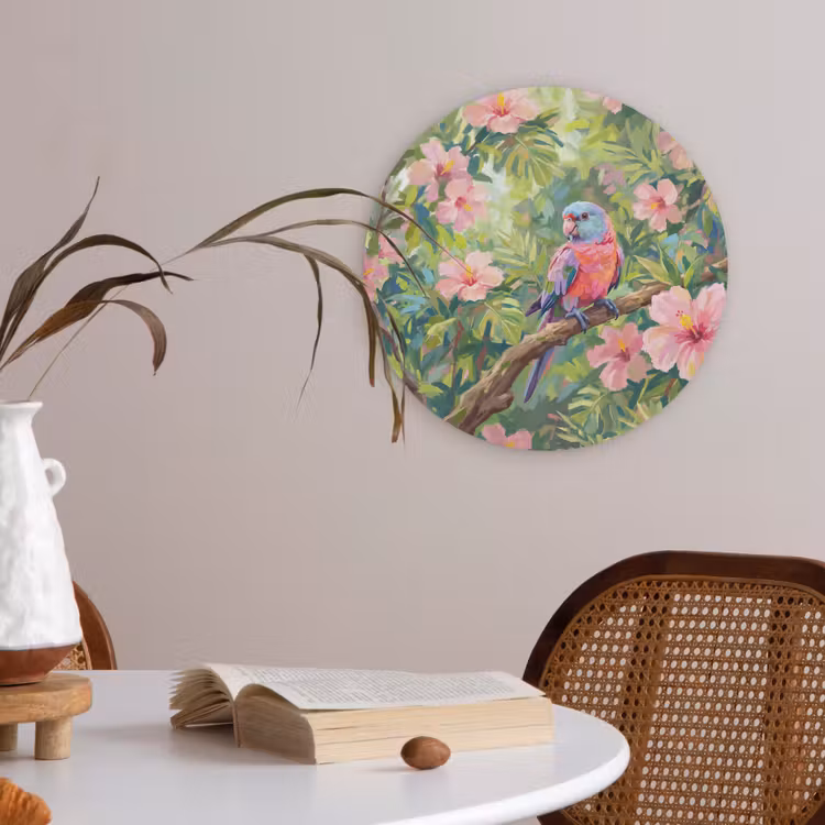 Papagaai - Hibiscusbloemen - Kleurrijk Akoestische PET Vilt - Rond klein -sfeer3