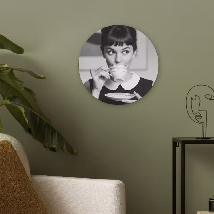Portret - Thee - Vrouw Akoestische PET Vilt - Rond klein -sfeer2