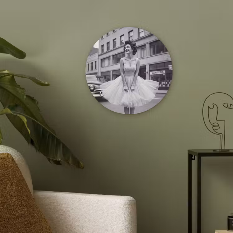 Retro - Vrouw - Zwart - Wit Akoestische PET Vilt - Rond klein -sfeer2