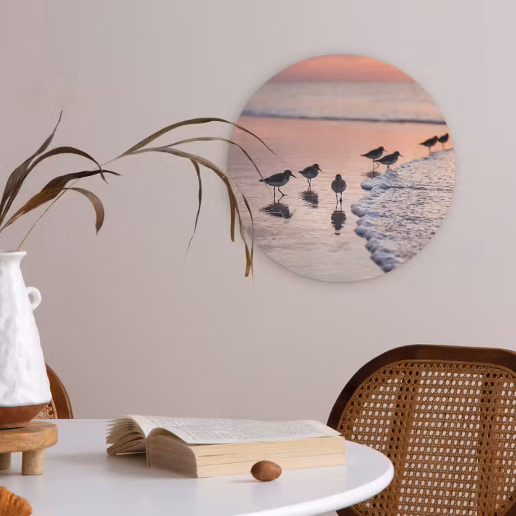 Meeuwen - Strand - Zee - Roze Akoestische PET Vilt - Rond klein -sfeer3