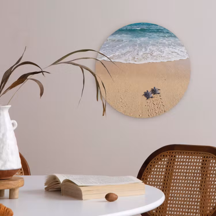 Schildpad - Jong - Strand - Oceaan - Blauw Akoestische PET Vilt - Rond klein -sfeer3