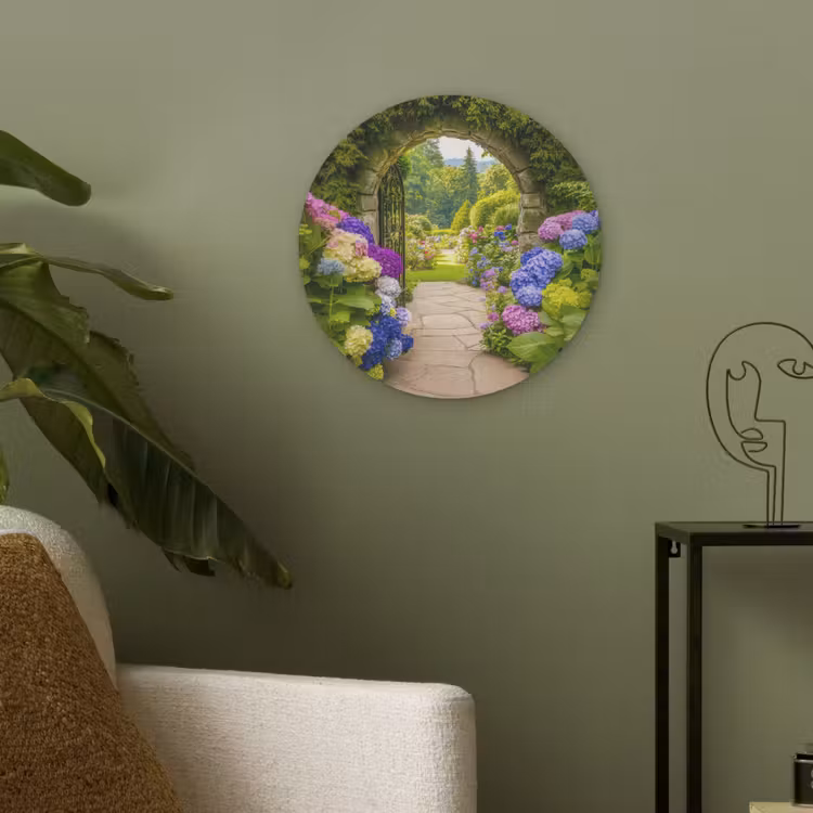 Doorkijk - Poort - Hortensia - Bloementuin Akoestische PET Vilt - Rond klein -sfeer2