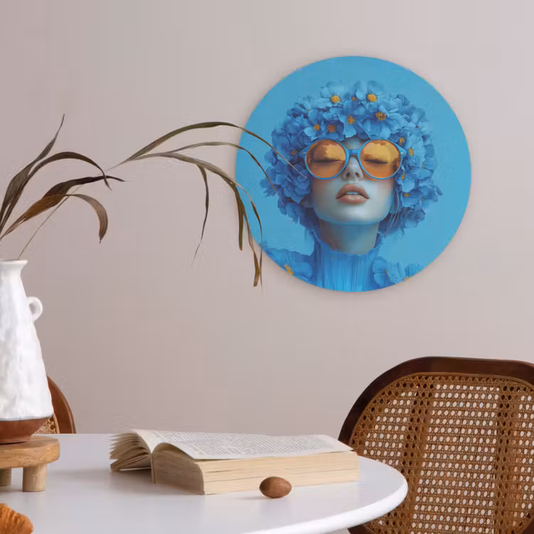 Vrouw - Bloem - Blauw - Modern - Bril - Portret Akoestische PET Vilt - Rond klein -sfeer3
