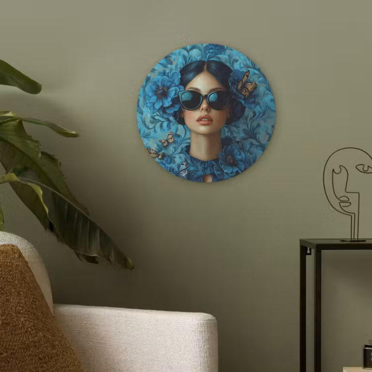 Vrouw - Bloemen - Vlinders - Blauw - Abstract Akoestische PET Vilt - Rond klein -sfeer2