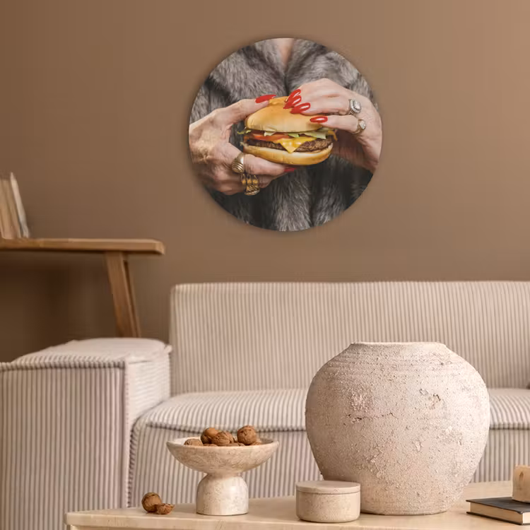 Vrouw - Hamburger - Bontjas Akoestische PET Vilt - Rond klein -sfeer1