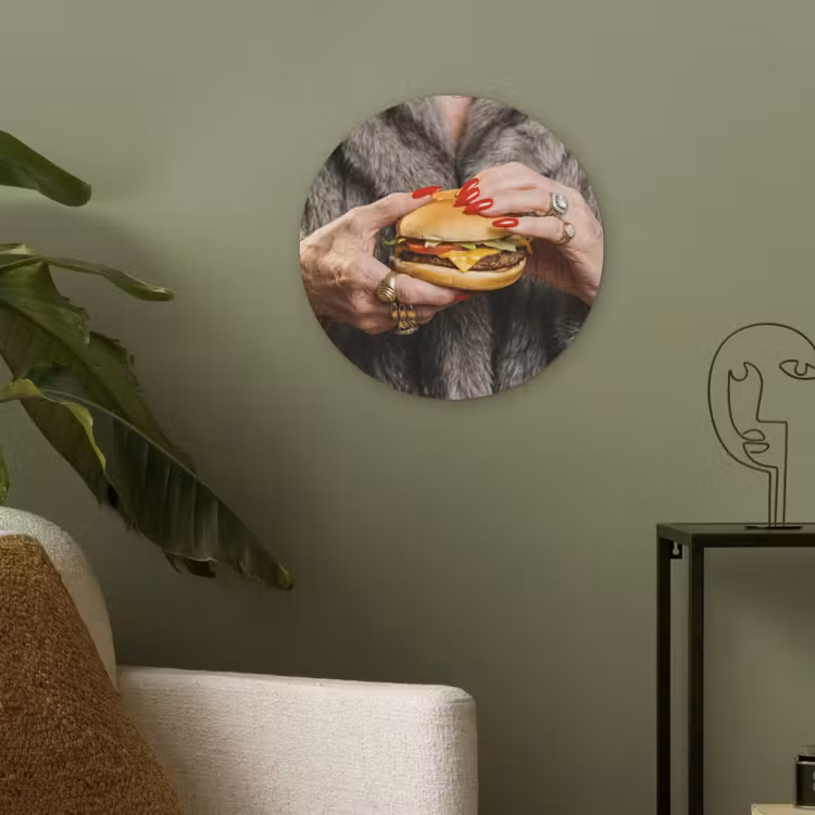Vrouw - Hamburger - Bontjas Akoestische PET Vilt - Rond klein -sfeer2