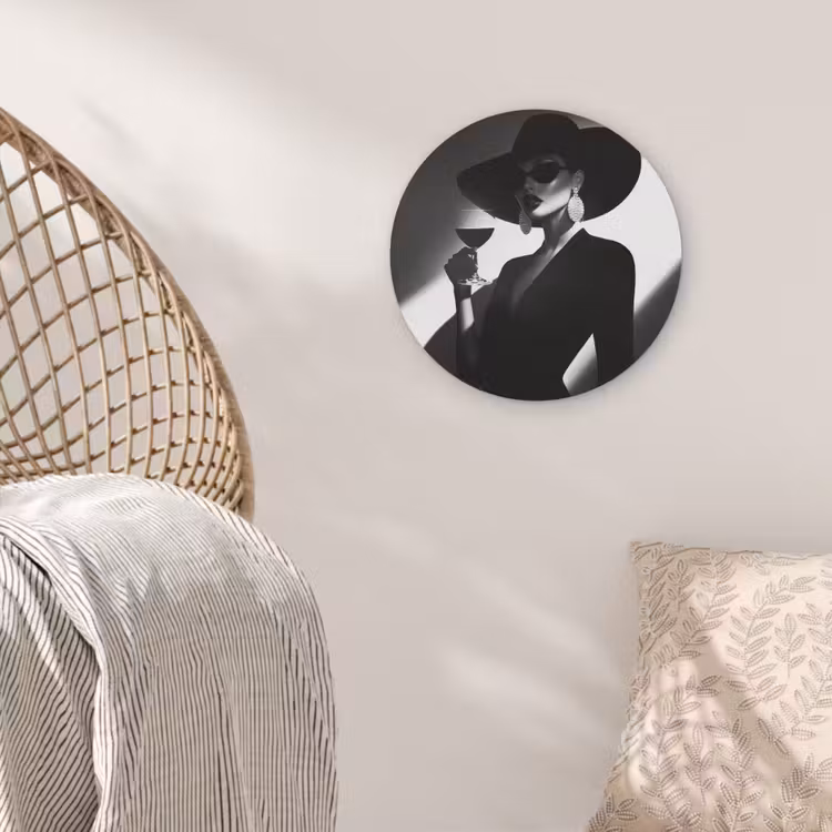 Vrouw - Wijn - Chic Akoestische PET Vilt - Rond klein -sfeer4