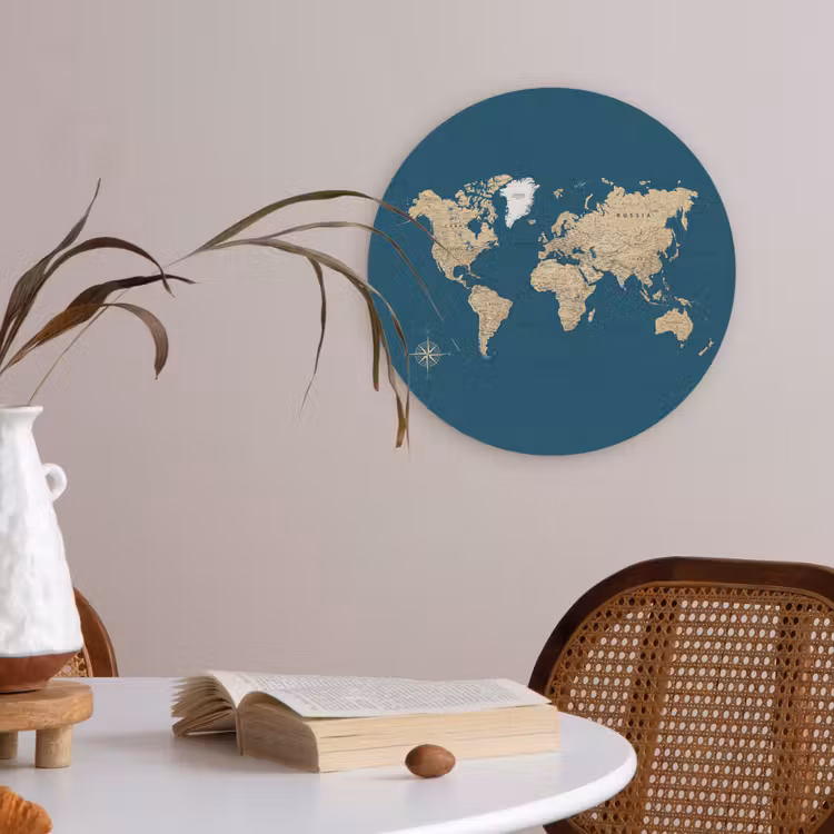 Wereldkaart - Donkerblauw - Beige Akoestische PET Vilt - Rond klein -sfeer3