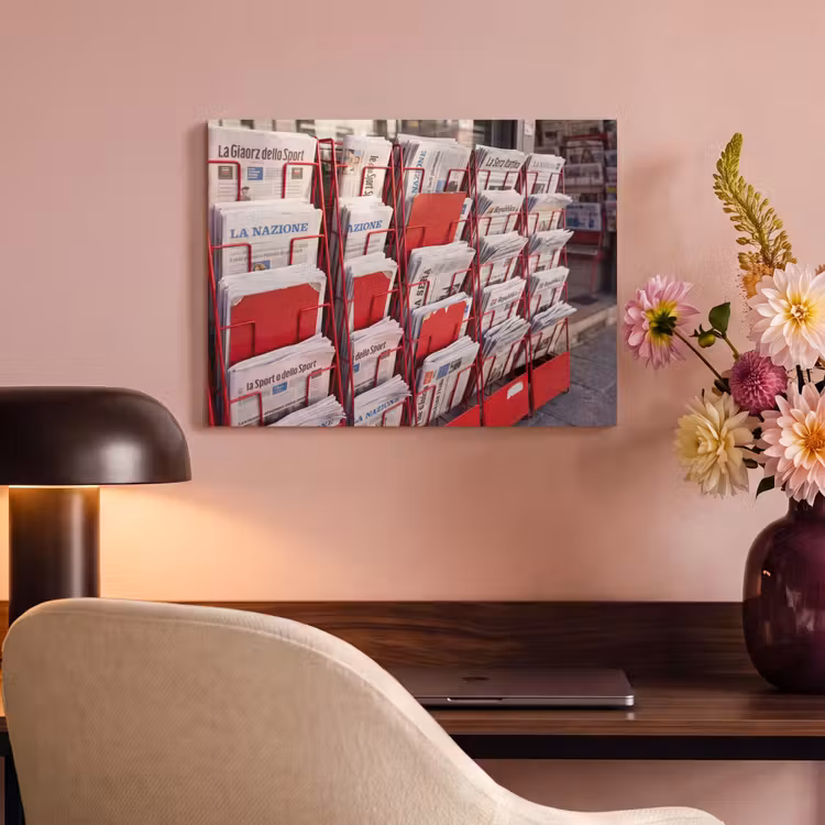 Kranten - Rek - Stedelijk - Dagelijks leven - Rood PET vilt klein -sfeer3