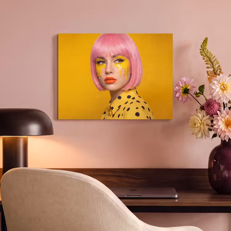 Vrouw - Portret - Abstract - Kleurrijk - Geel PET vilt klein -sfeer3
