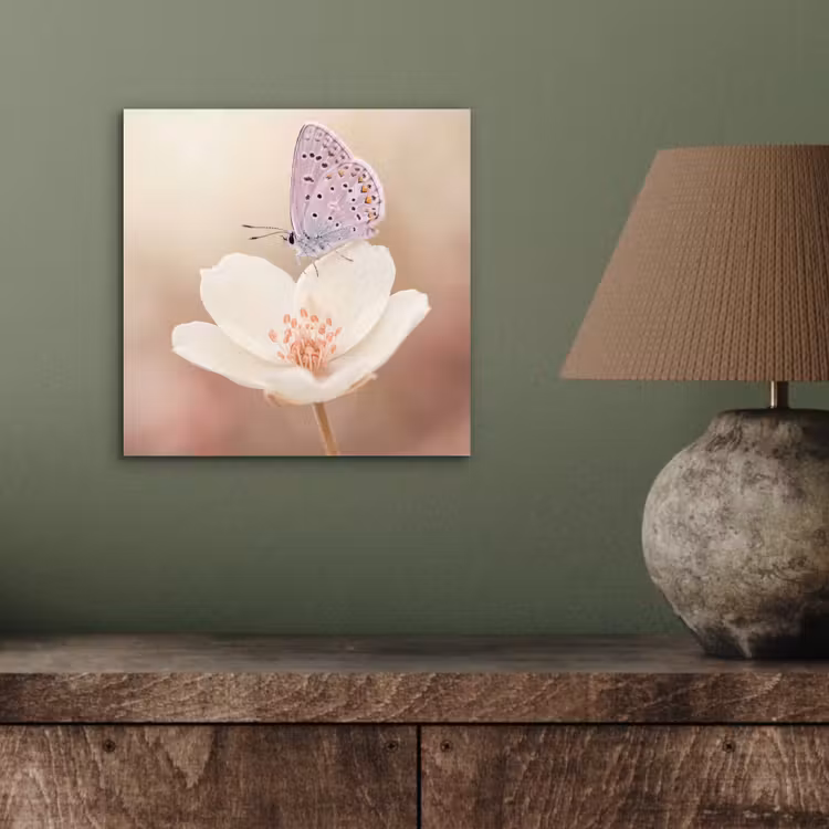 Vlinder - Bloem - Blauw aluminium wit klein -sfeer2