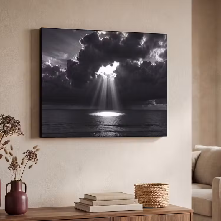 Licht - Wolken - Zee - Zwart-wit - Natuur Textielframe zwart klein -sfeer3