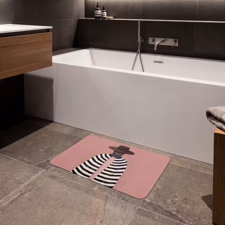 Grafisch - Vrouw - Roze Badmat klein -sfeer3