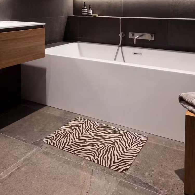 Zebra - Strepen - Bruin Badmat klein -sfeer3