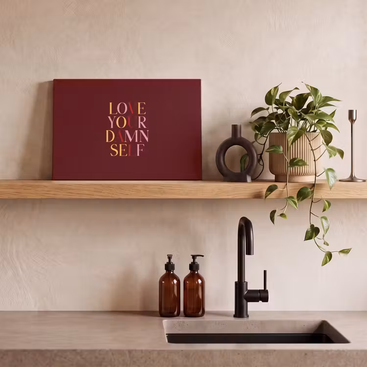 Love your damn self - Kleurrijk - Bordeaux canvas 2cm klein -sfeer3