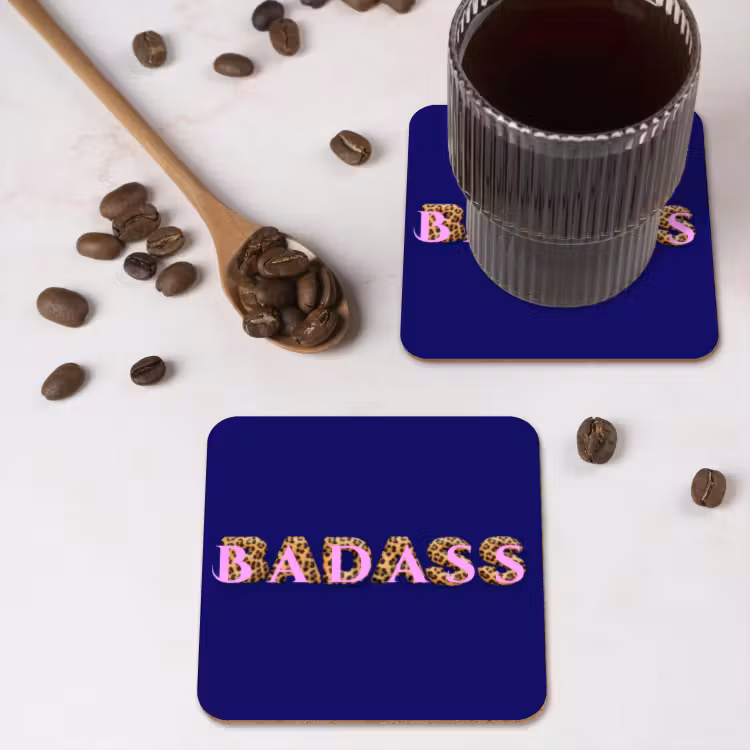 Badass - Panterpint - Schaduw - Roze onderzetter kurk middel -sfeer2