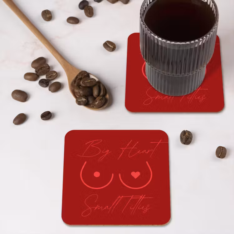 big heart small titties - Hart - Rood onderzetter kurk middel -sfeer2