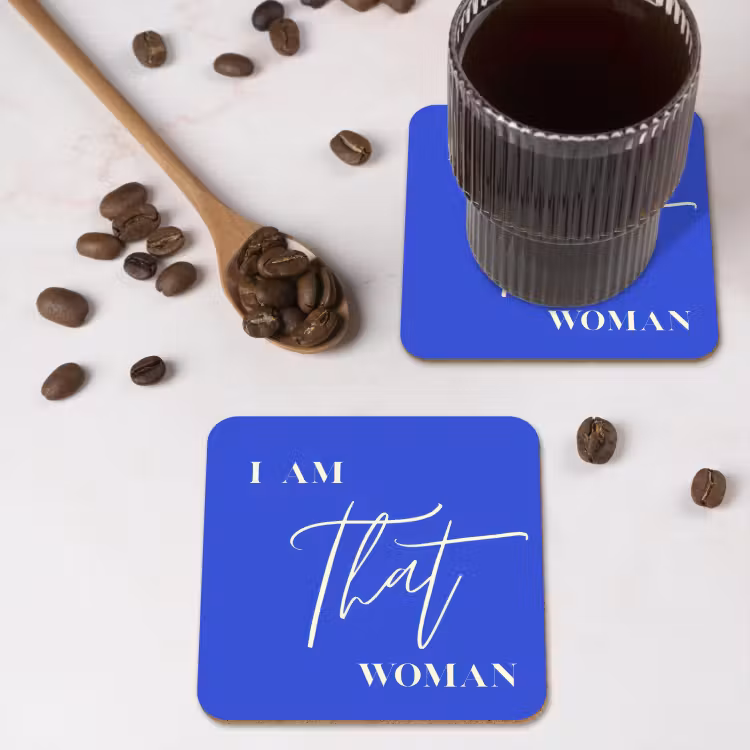 Blauw - I am that woman - Sierlijk - Minimalistisch onderzetter kurk middel -sfeer2