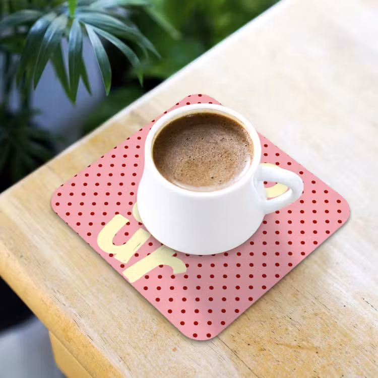 Bonjour - Stippen - Roze- Geel onderzetter kurk middel -sfeer5