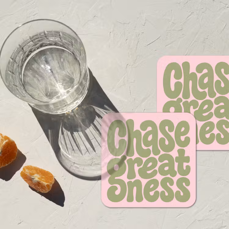 Chase greatness - Groen - Roze - Retro onderzetter kurk middel -sfeer4