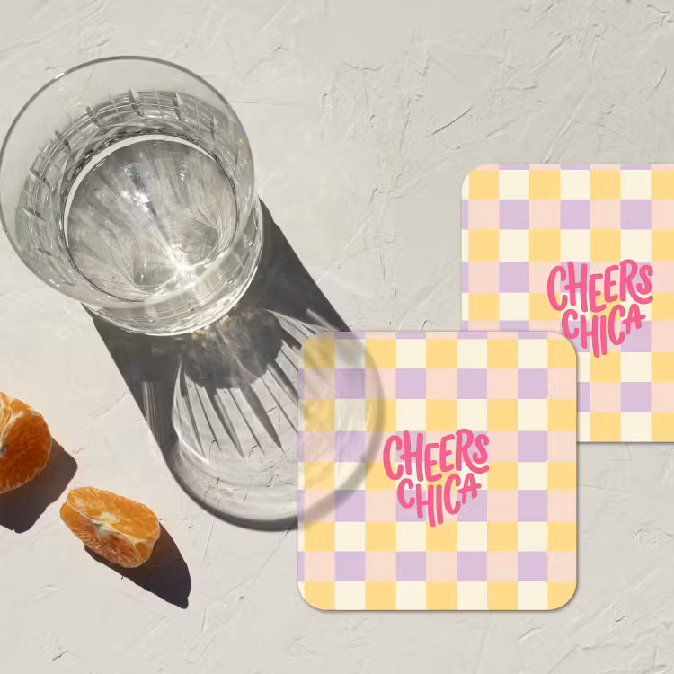Cheers Chica - Ruitjes - Lila - Geel onderzetter kurk middel -sfeer4