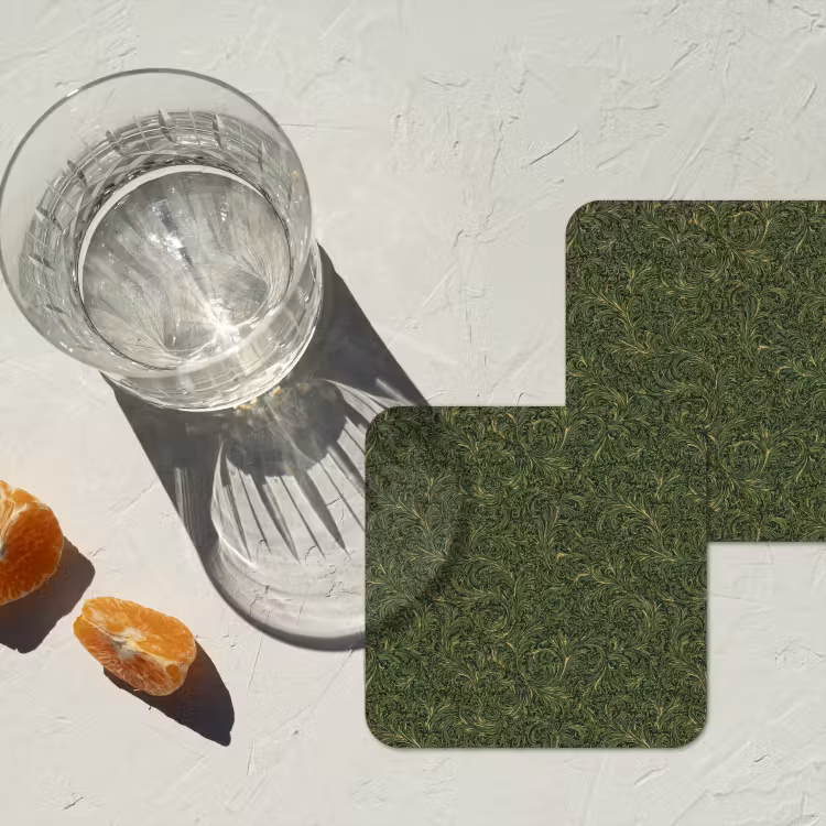 Donker - Groen - Krullend - Botanisch onderzetter kurk middel 366 -sfeer4