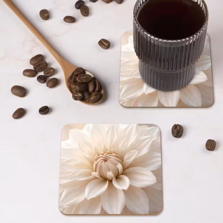 Bloem - Dahlia - Wit onderzetter kurk middel -sfeer2