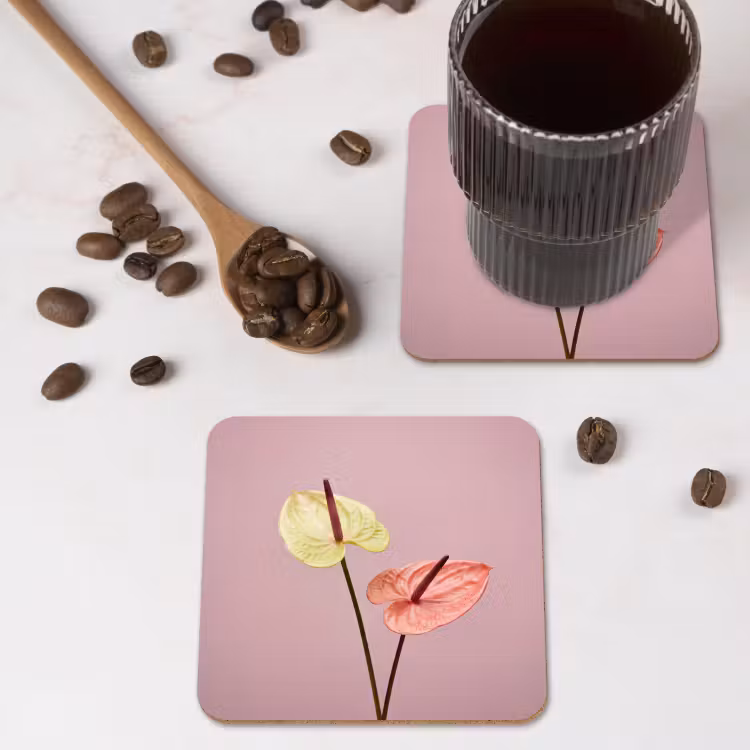 Bloemen - Anthuriums - Geel - Roze onderzetter kurk middel -sfeer2