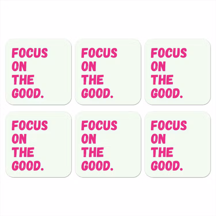 Focus on the good - Beige - Roze onderzetter kurk middel -3d