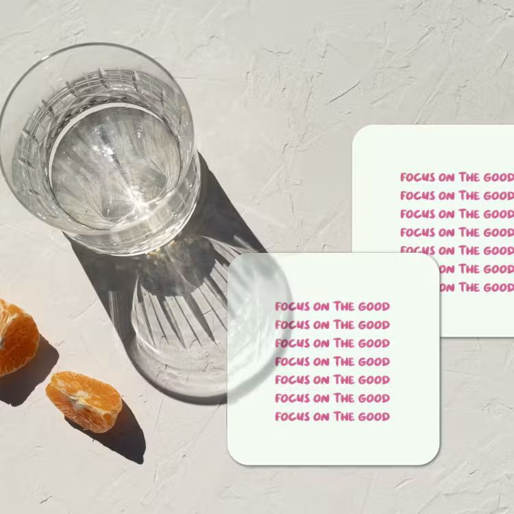 Focus on the good - Roze onderzetter kurk middel -sfeer4