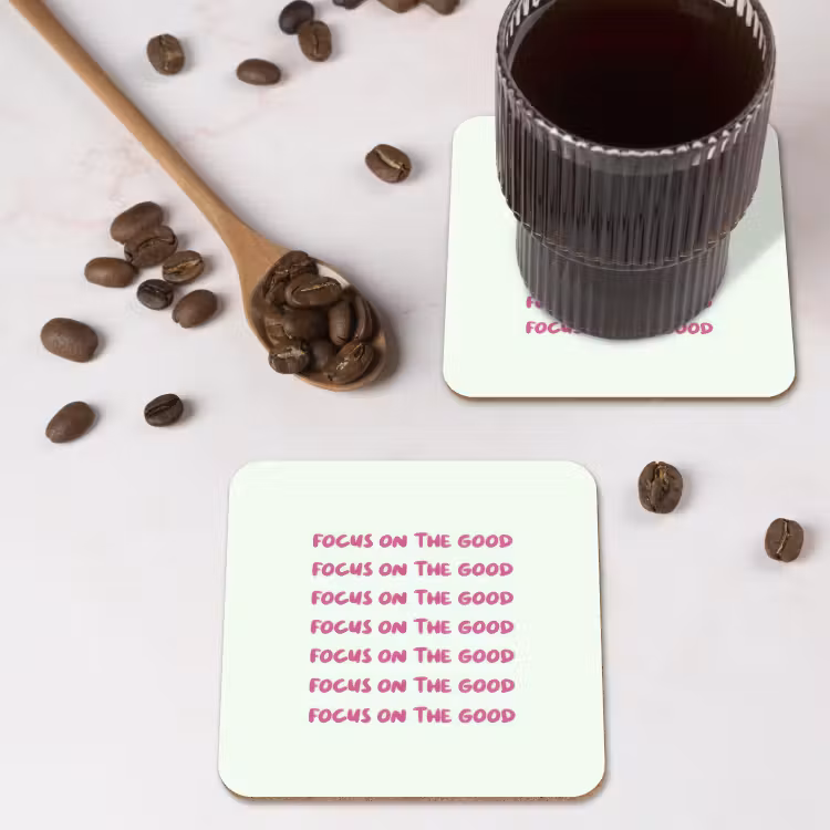 Focus on the good - Roze onderzetter kurk middel -sfeer2