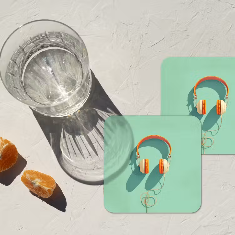 Koptelefoon - Oranje - Snoer - Minimalistisch onderzetter kurk middel -sfeer4