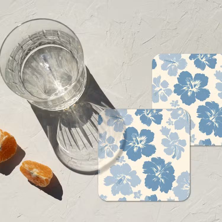Hibiscusbloemen - Blauw - Patroon - Tropisch onderzetter kurk middel -sfeer4