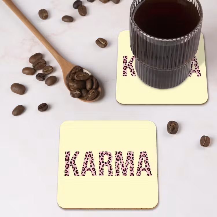 Karma - Luipaardprint - Geel onderzetter kurk middel -sfeer2