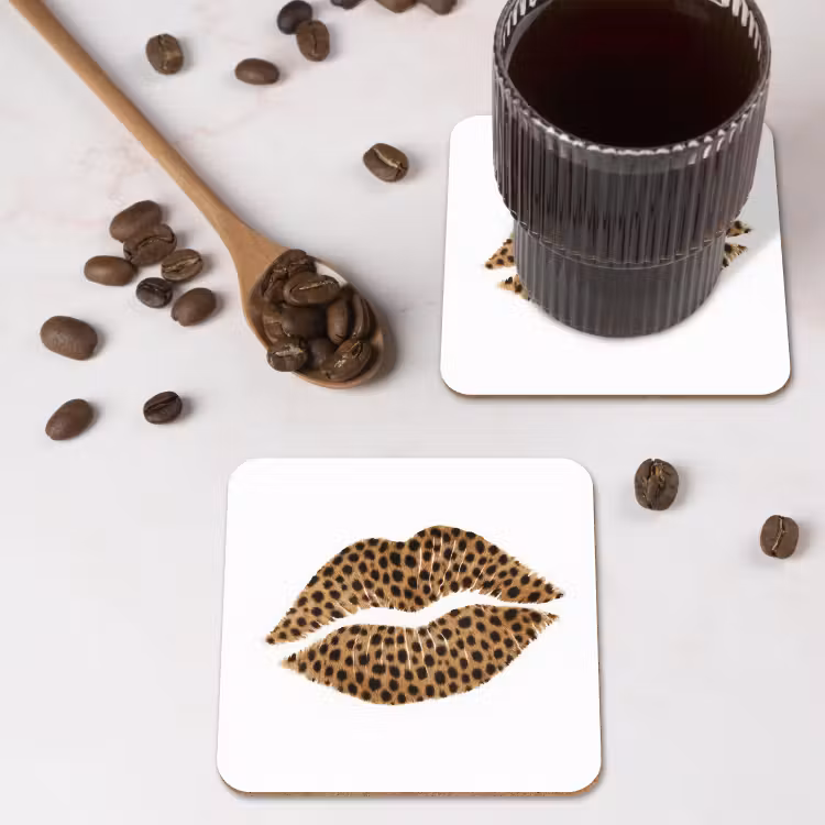 Lip - Panterprint - Minimalistisch - Wit onderzetter kurk middel -sfeer2