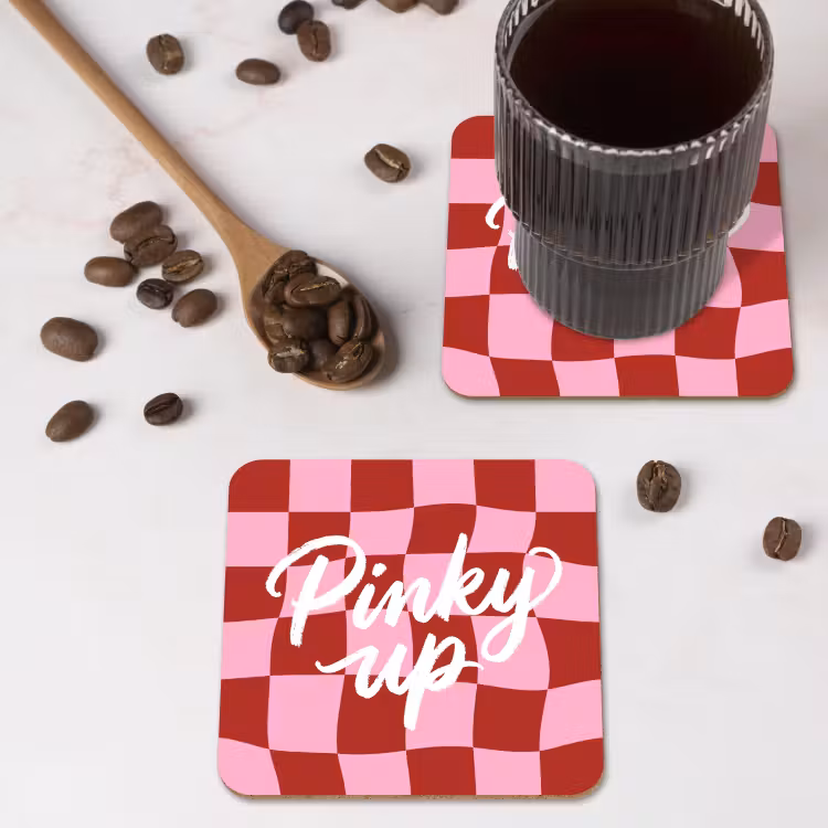 Pinky up - Geblokt - Bordeauxrood onderzetter kurk middel -sfeer2