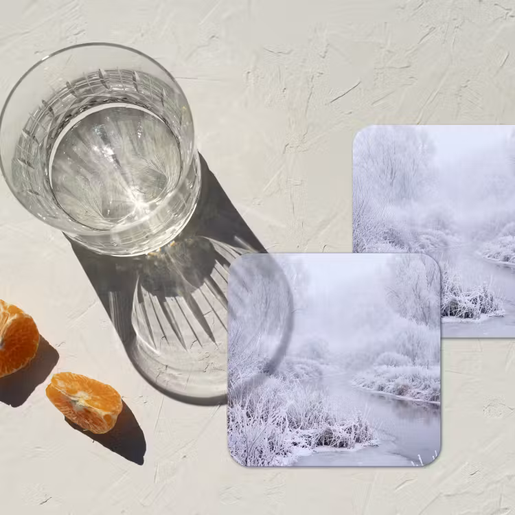 Rivier - Sneeuw - Bos - Winter - Schilderachtig onderzetter kurk middel -sfeer4