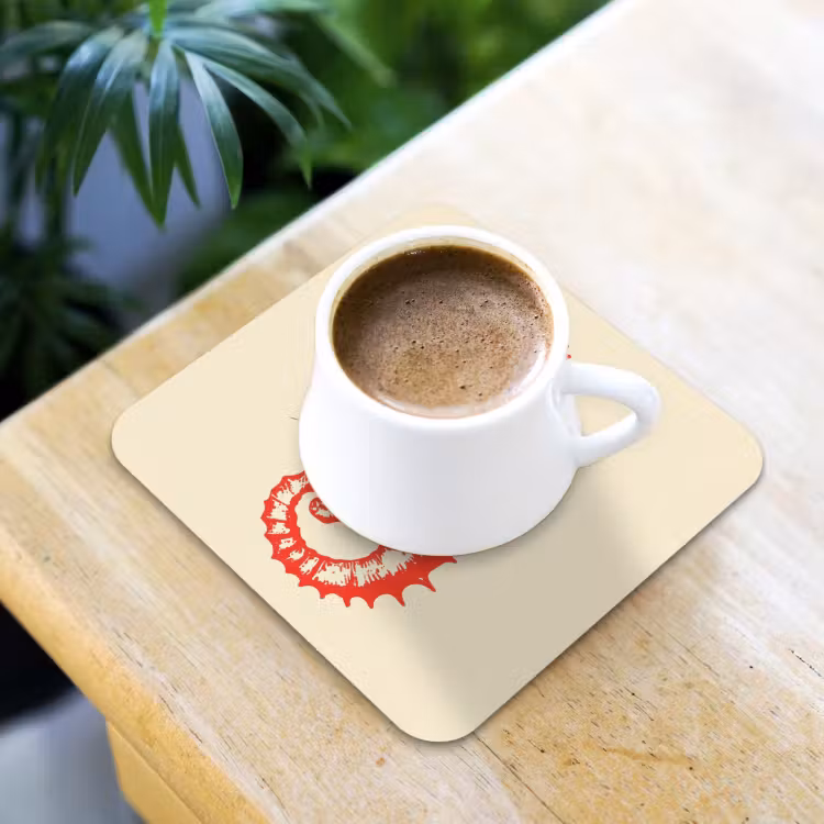 Zeepaardje - Rood - Fijne details onderzetter kurk middel -sfeer5