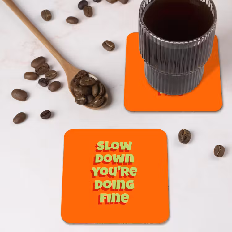 Slow down you're doing fine - Oranje - Simple onderzetter kurk middel -sfeer2
