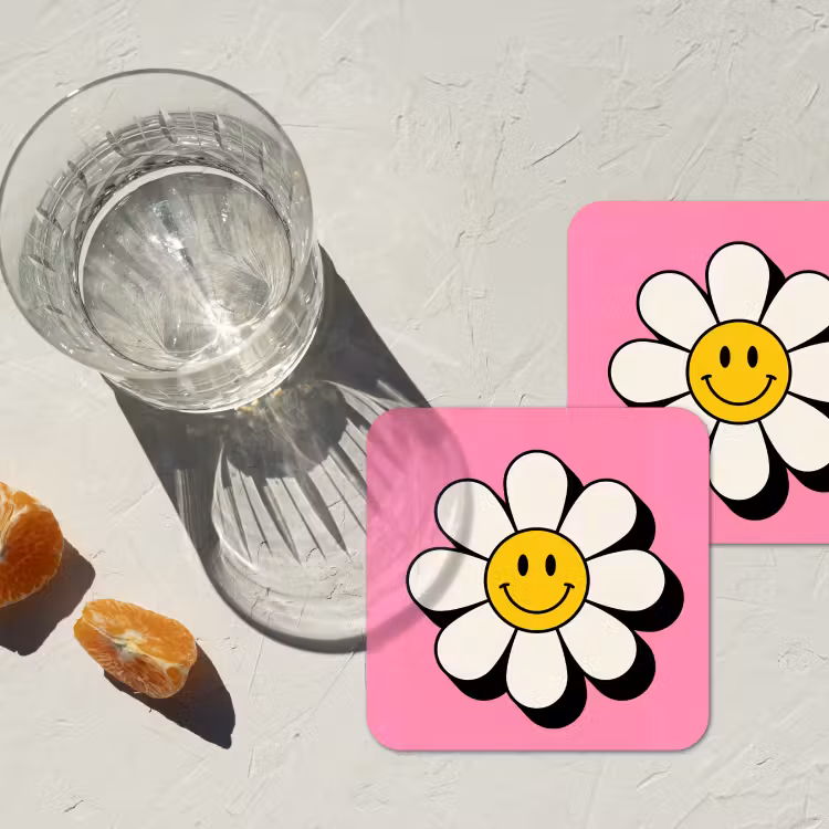 Smiley - Bloem - Roze onderzetter kurk middel -sfeer4