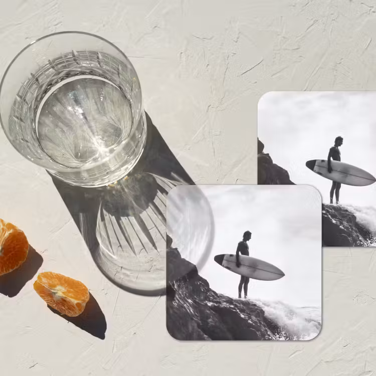 Surfer - Rots - Oceaan - Golven onderzetter kurk middel -sfeer4