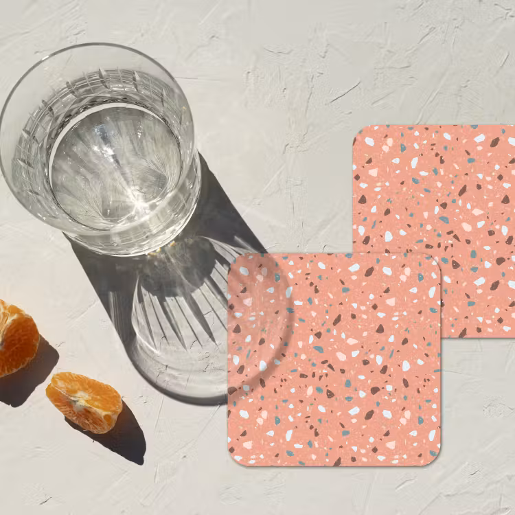 Terrazzo - Patroon - Kleurrijk - Roze - Blauw onderzetter kurk middel 366 -sfeer4
