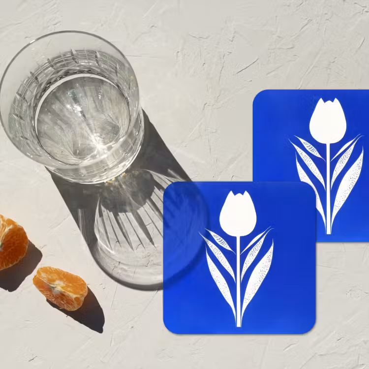 Tulp - Minimalistisch - Bladeren - Wit onderzetter kurk middel -sfeer4