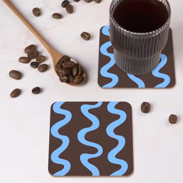 Kronkelende lijnen - Blauw - Bruin - Minimalistisch onderzetter kurk middel 366 -sfeer2
