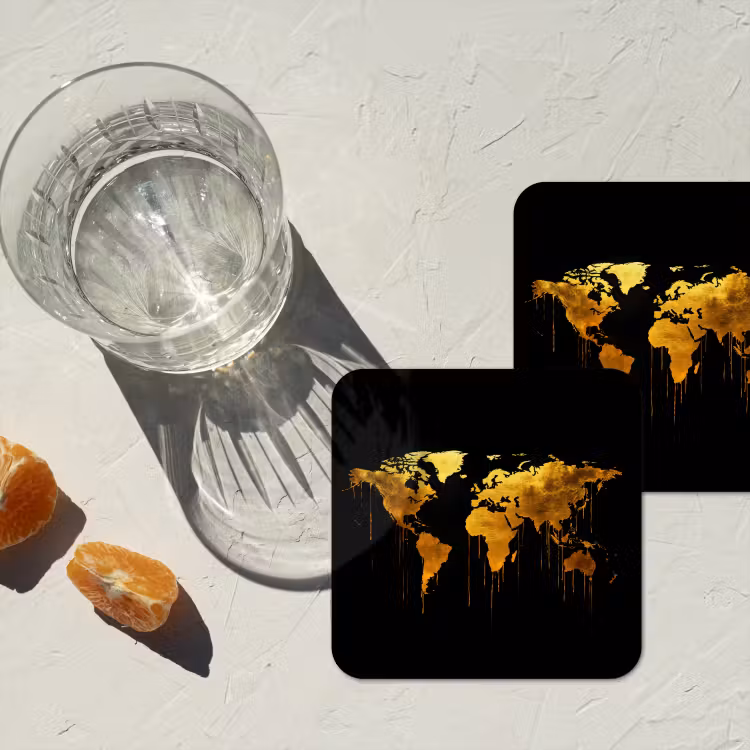 Wereldkaart - Goud - Druipen - Zwart onderzetter kurk middel -sfeer4