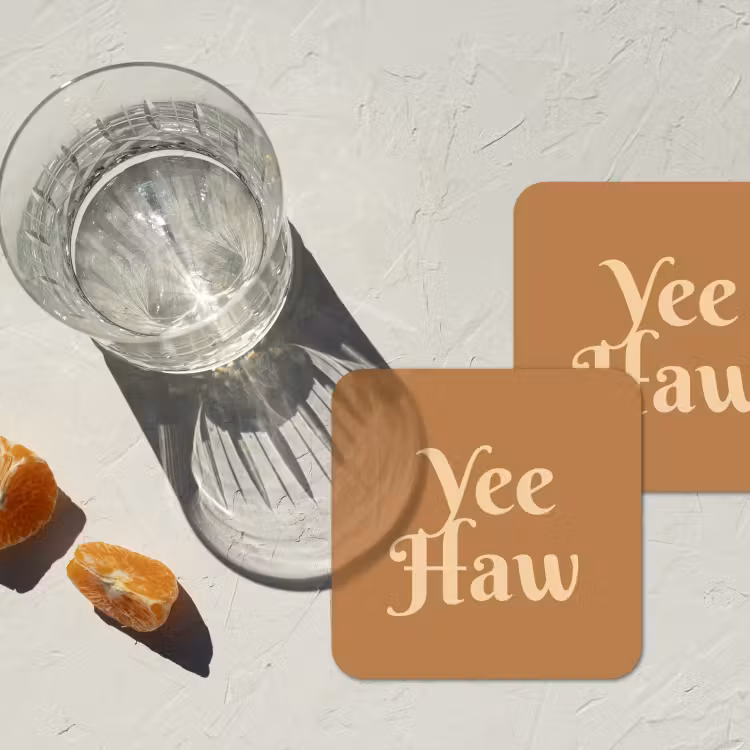 Yee haw - Bruin - Minimalistisch onderzetter kurk middel -sfeer4