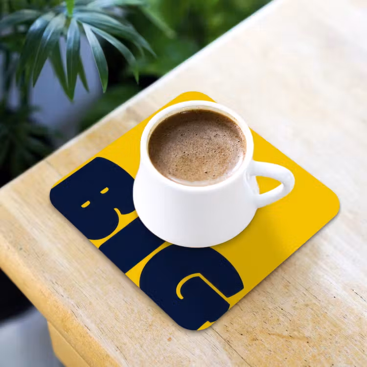 Geel - Think big - Grafisch onderzetter kurk middel -sfeer5